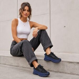 NIKE Women's 8 NWOT Zoom Vomero Roam Winterized Midnight Navy Black HQ2181-400